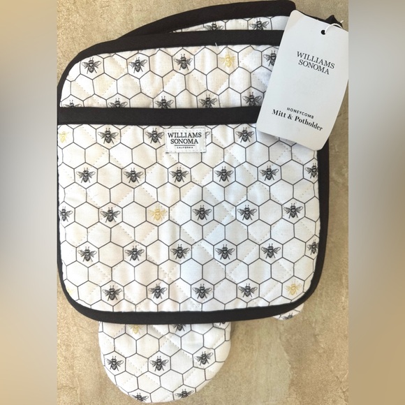 Williams Sonoma Honeycomb Oven Mitt & Potholder Set - Picture 3 of 10